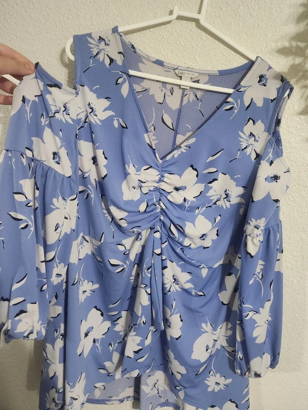 Cato Blue Floral Cold-Shoulder V-Neck Blouse - Picture 5 of 7